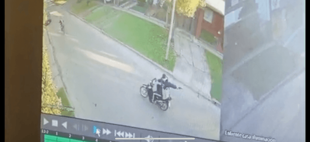 La Plata: Dos motochorros armados robaron una moto a primera hora de la mañana en 21 y 82