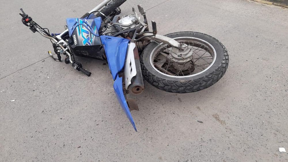 Berisso: Un motociclista murió tras despistar e impactar contra un poste en la Rotonda René Favaloro