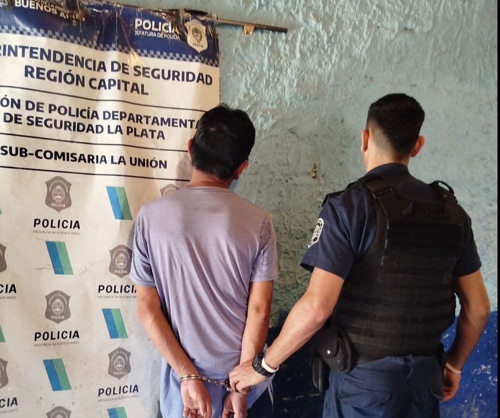 La Plata: Manoseó a una menor de 13 años que esperaba el colectivo y fue detenido