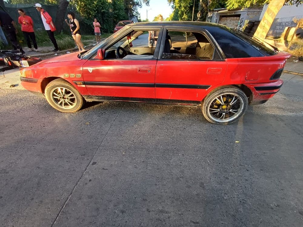 Un herido en un choque entre una moto y un auto en 7 y 602