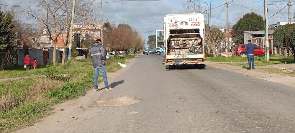 La Plata: Fue arrollado por un camión de residuos y se encuentra en grave estado 