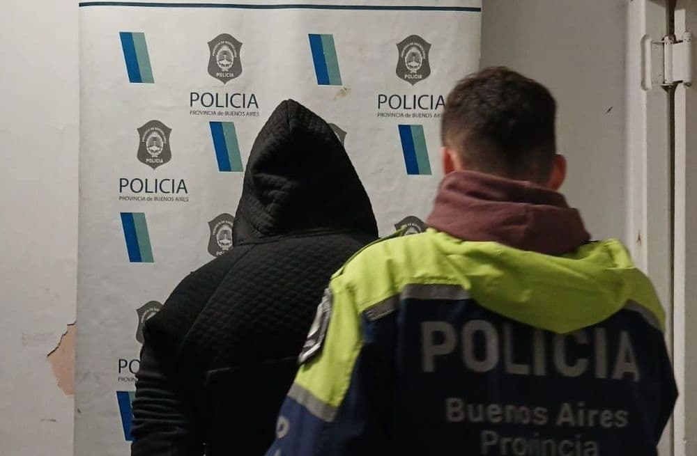 Berisso: un hombre fue aprehendido tras defecar en la vía pública y amenazar a policías
