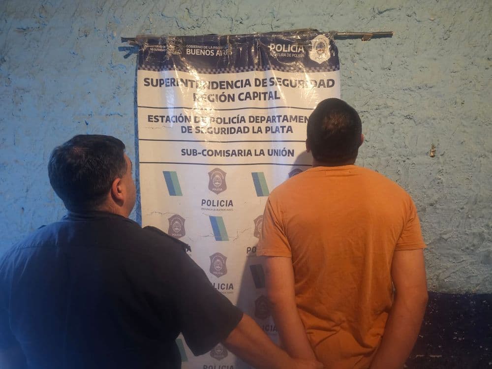 Detuvieron a un hombre acusado de un robo agravado tras un allanamiento en La Plata