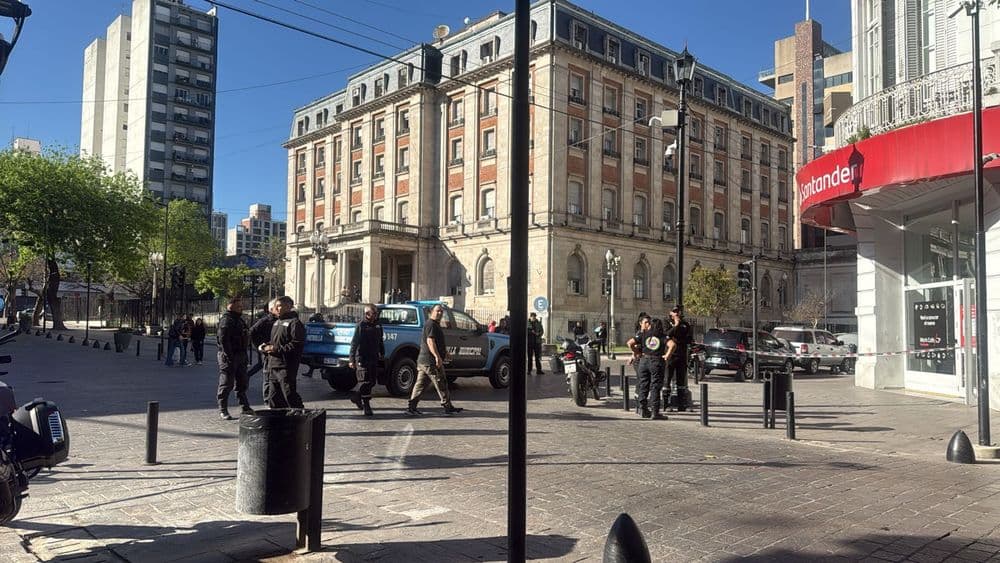 Operativo en el centro de La Plata por un escape de gas
