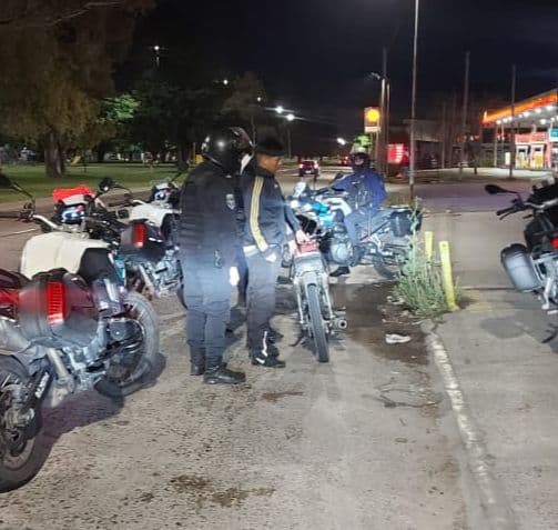Operativo contra la caravana de motos en La Plata: Hubo demorados y motos incautadas