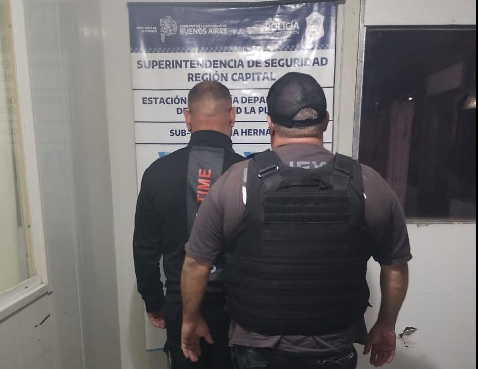 Operativo en Hernández: recuperaron una moto robada y hallaron plantines de marihuana en una vivienda