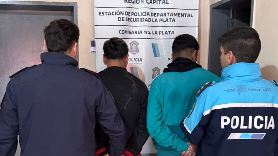 La Plata: Detienen a dos delincuentes por intento de robo y ataque a una pareja en pleno centro