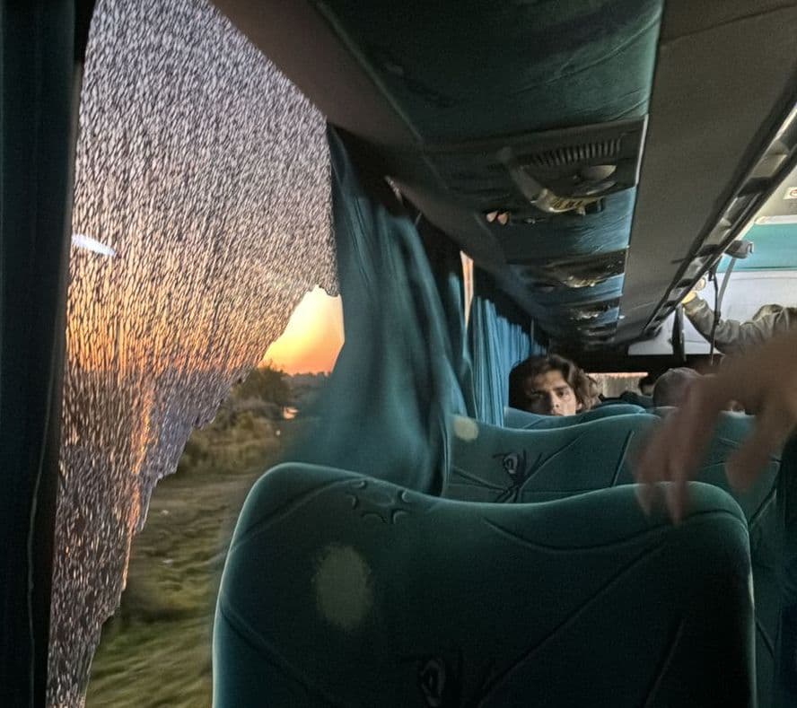 Pesadilla en Ruta 6: pasajeros viajaron parados durante cuatro horas tras un ataque de piratas del asfalto