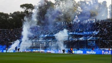 Clásico platense: Fuerte advertencia por el uso de pirotecnia en el Bosque