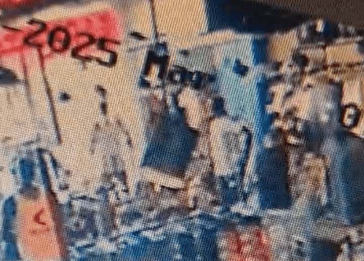 Robaron en un local de ropa en Gonnet, quedaron filmados y fueron detenidos