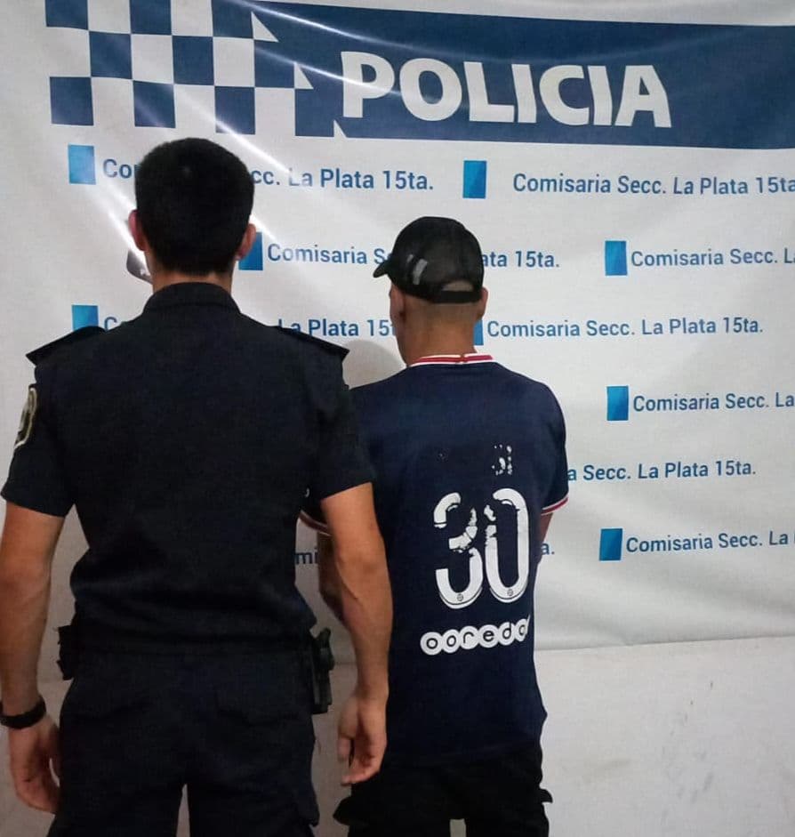 Olmos: Arrestaron al hombre que le disparaba a sus perros y que los golpeaba a patadas