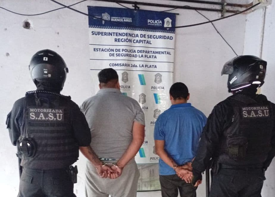 La Plata: Detuvieron a dos hombres de Lanús por intentar fugarse tras ser sorprendidos robando ruedas
