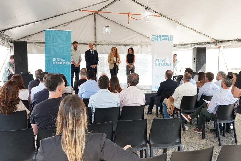 Alak entregó escrituras a ocho empresas radicadas en el Parque Industrial La Plata II