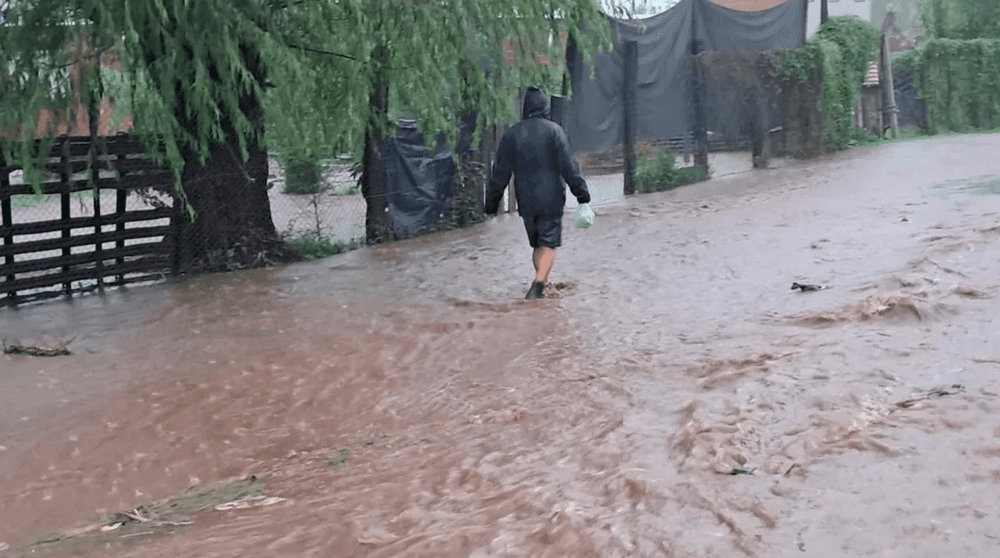 Emergencia por lluvias en Buenos Aires: piden no circular y alertan por el riesgo bajo el agua