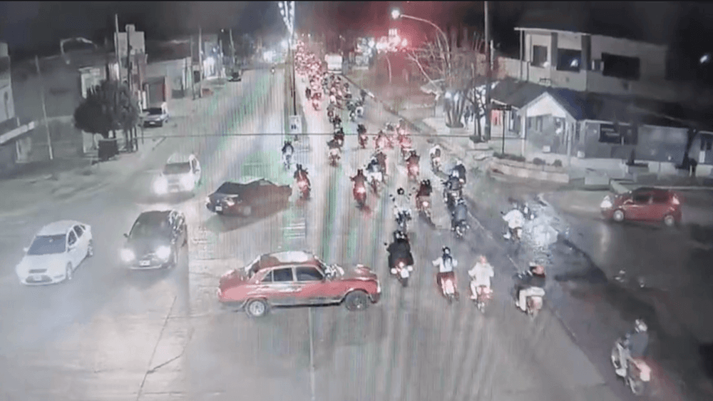 Caravana de motociclistas generó caos, heridos y múltiples denuncias vecinales durante la madrugada