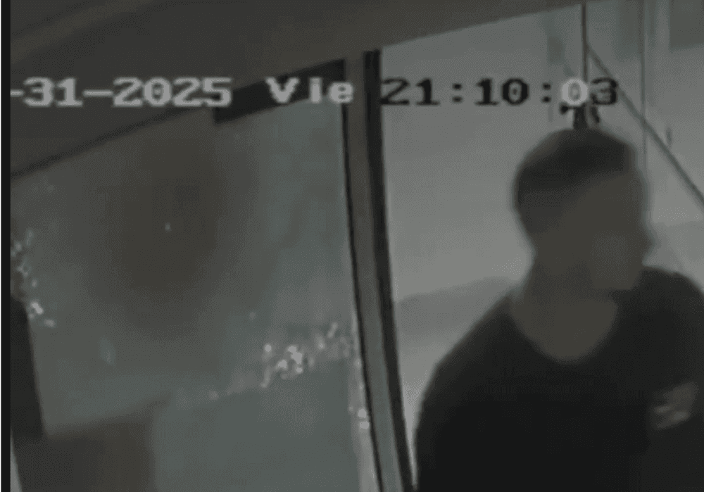 El video del hombre que provocó destrozos en el Instituto Médico Platense de La Plata