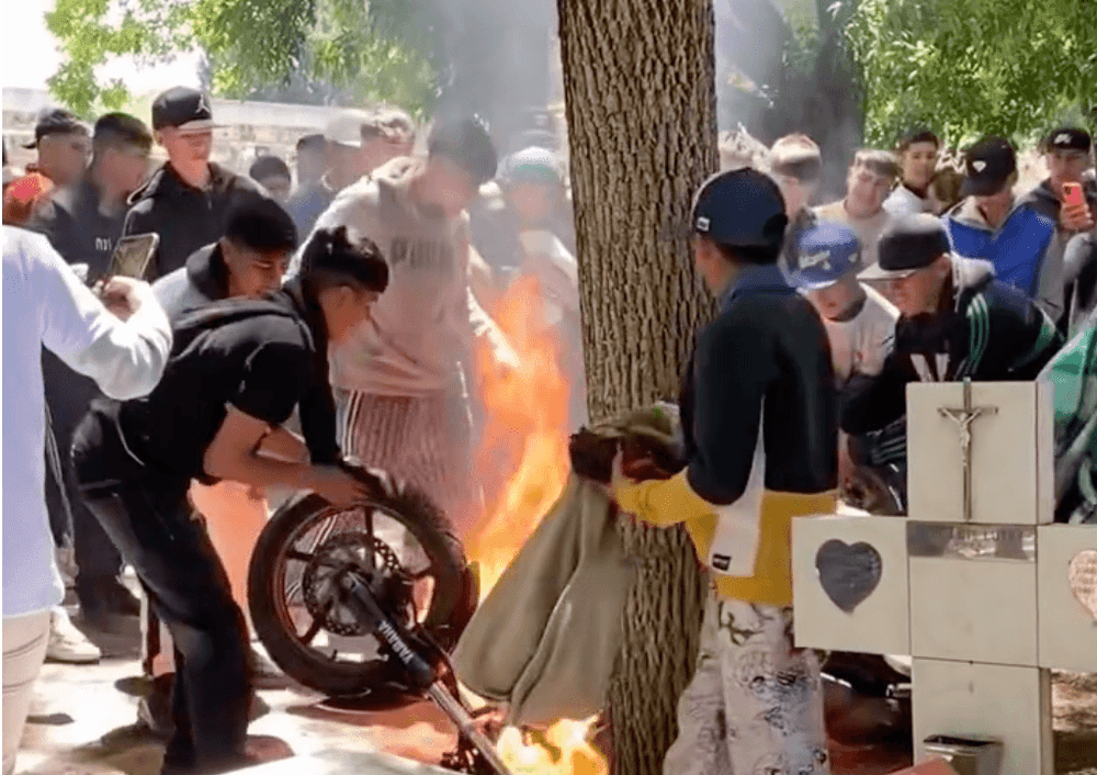 Murió el delincuente baleado en un ajuste de cuentas en La Plata y lo despidieron con un ritual tumbero