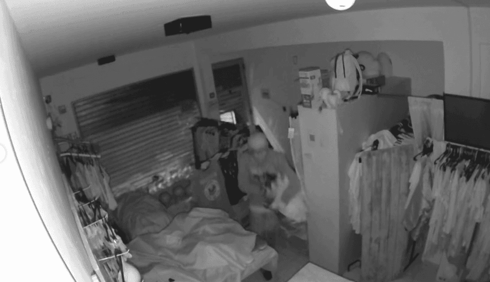 La Plata: delincuentes robaron y destrozaron un local de ropa en 122 y 69