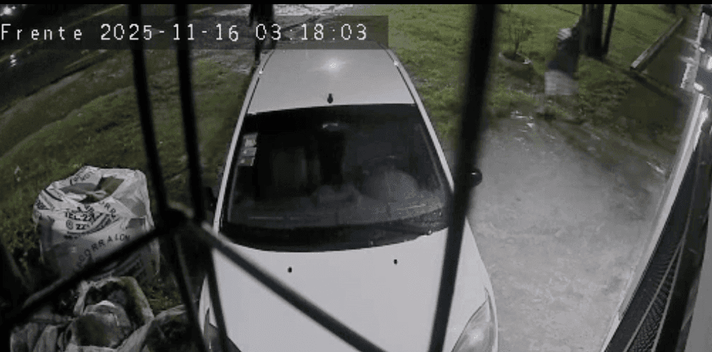 Delincuentes ingresaron bajo la lluvia a una vivienda y robaron una bicicleta en el barrio Cementerio