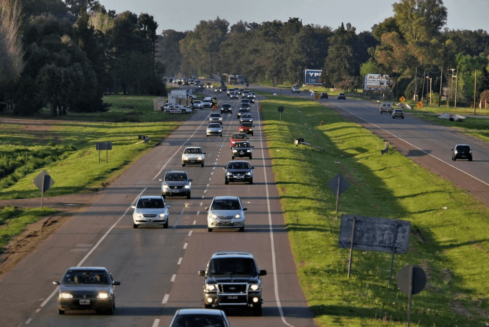 Tráfico y demoras en Ruta 2: miles de autos vuelven al AMBA tras fin de semana largo