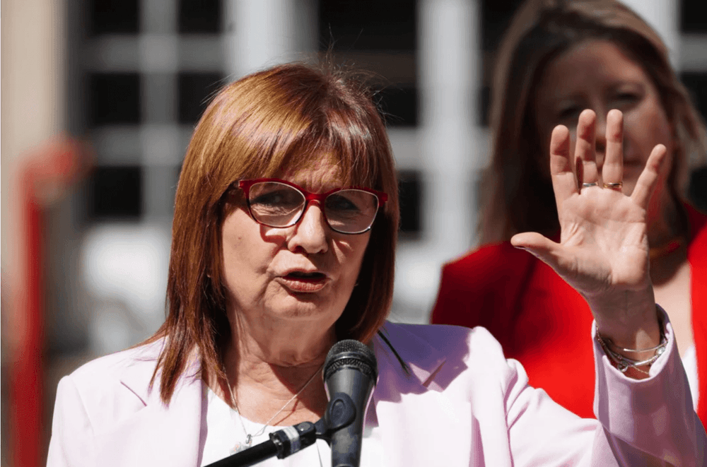 Bullrich apoyó a Verón apelando a Maradona: “La pelota no se mancha”