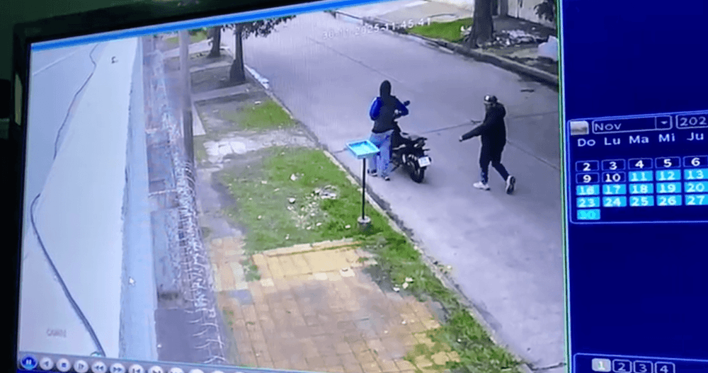 Dos detenidos en Ensenada por el robo de una moto en plena calle