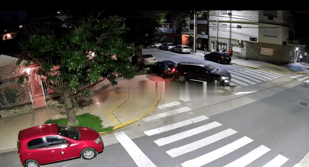 Manejaba alcoholizado, chocó a cuatro autos estacionados y el frente de una casa