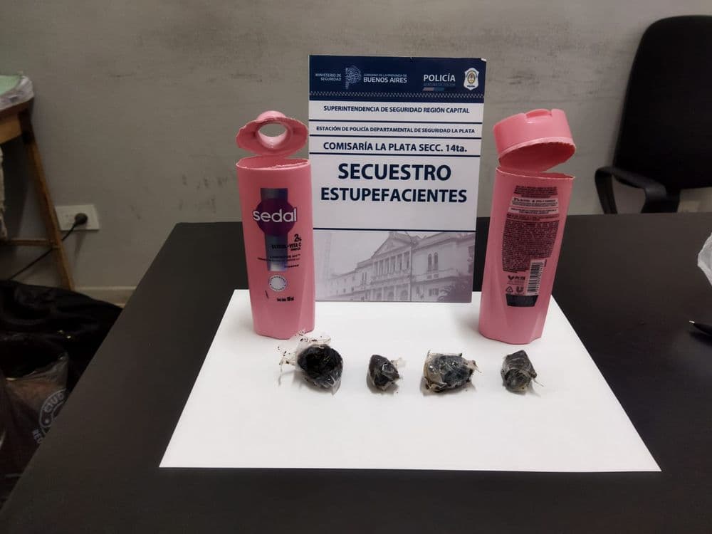 Intentó ingresar marihuana escondida en frascos de shampoo en un penal de Romero y terminó preso
