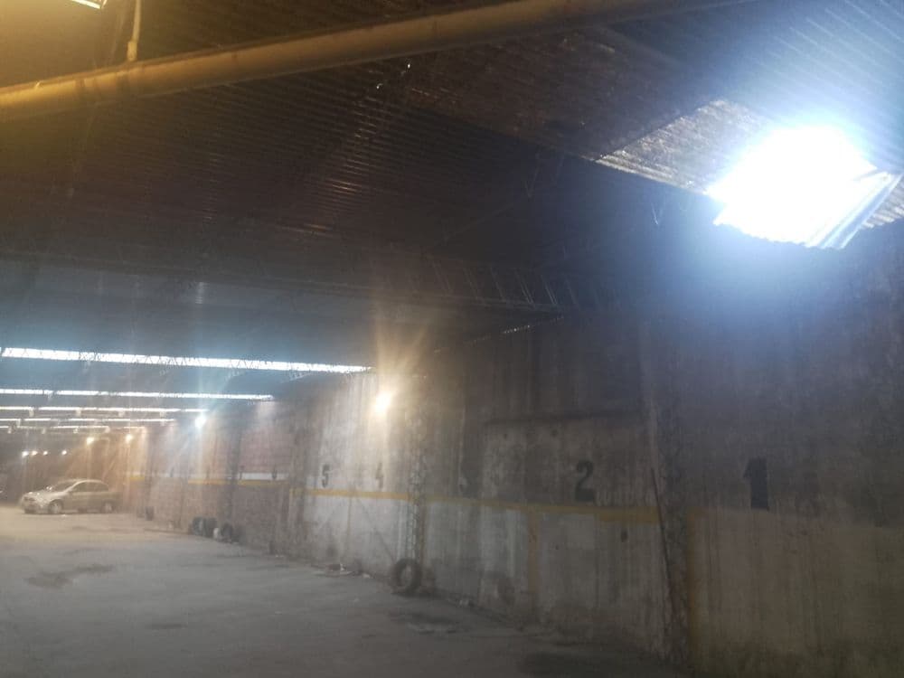 Investigan la muerte de una mujer que cayó de un techo en un galpón ubicado en Tolosa