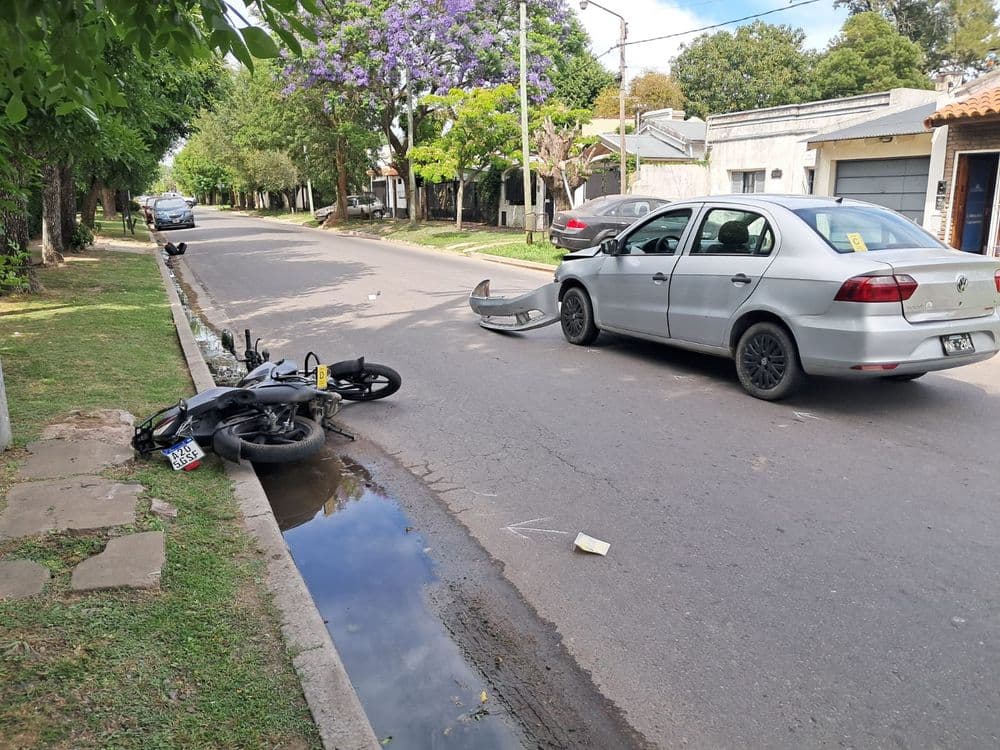 Un motociclista resultó herido tras un choque en 462 y 14 C