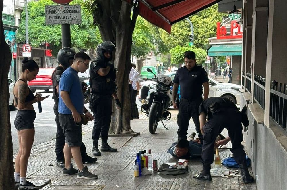 Detuvieron a un delincuente armado en pleno centro de La Plata tras intentar robar en un comercio