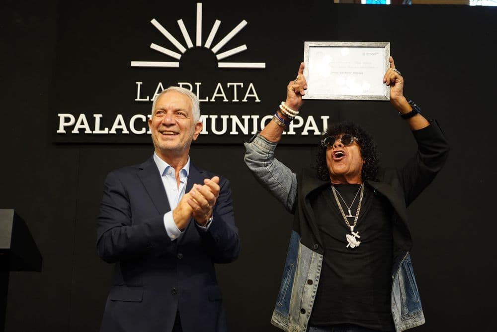 Distinguieron a La Mona Jiménez como Visitante Ilustre de La Plata