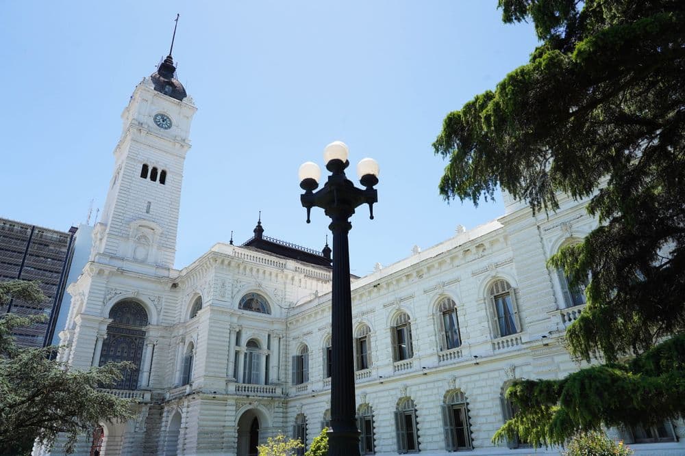 Funcionamiento de los servicios municipales durante el feriado del lunes en La Plata