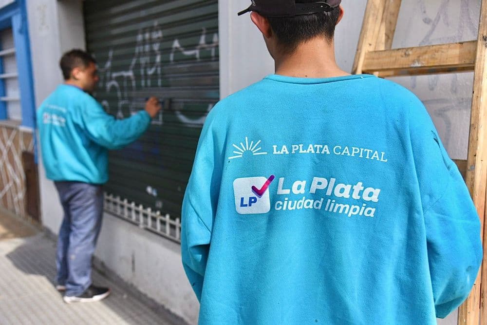 “Ciudad Limpia”: La Plata puso en valor más frentes de comercios, viviendas e instituciones