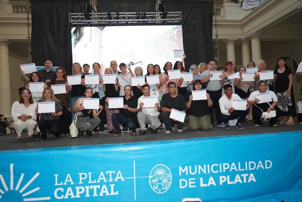 Alak y Terigi entregaron diplomas a más de 2 mil egresados de programas educativos para jóvenes y adultos