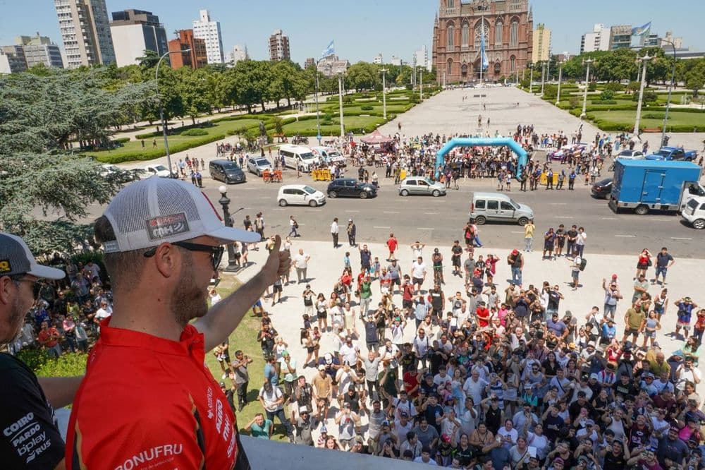 Alak recibió a pilotos del TC y la ciudad palpita el Gran Premio Coronación
