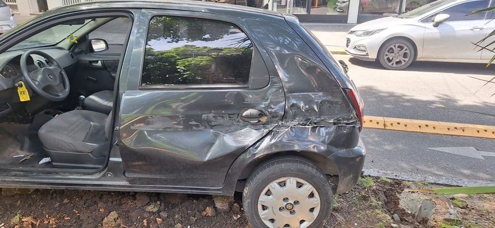 Una joven de 20 años resultó herida tras ser embestida por un camión de recolección en pleno centro de La Plata