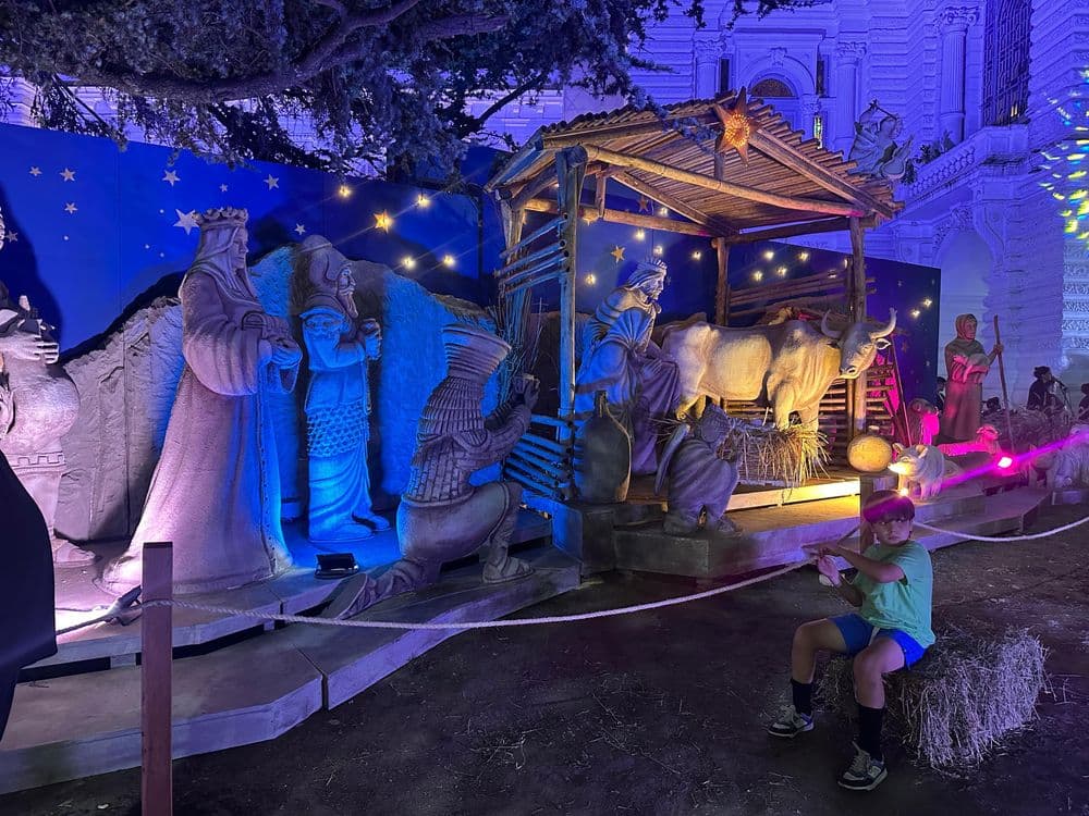 En la antesala de Navidad, bendición del pesebre municipal y encendido del árbol